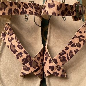 New..never worn women’s cheetah print sandals